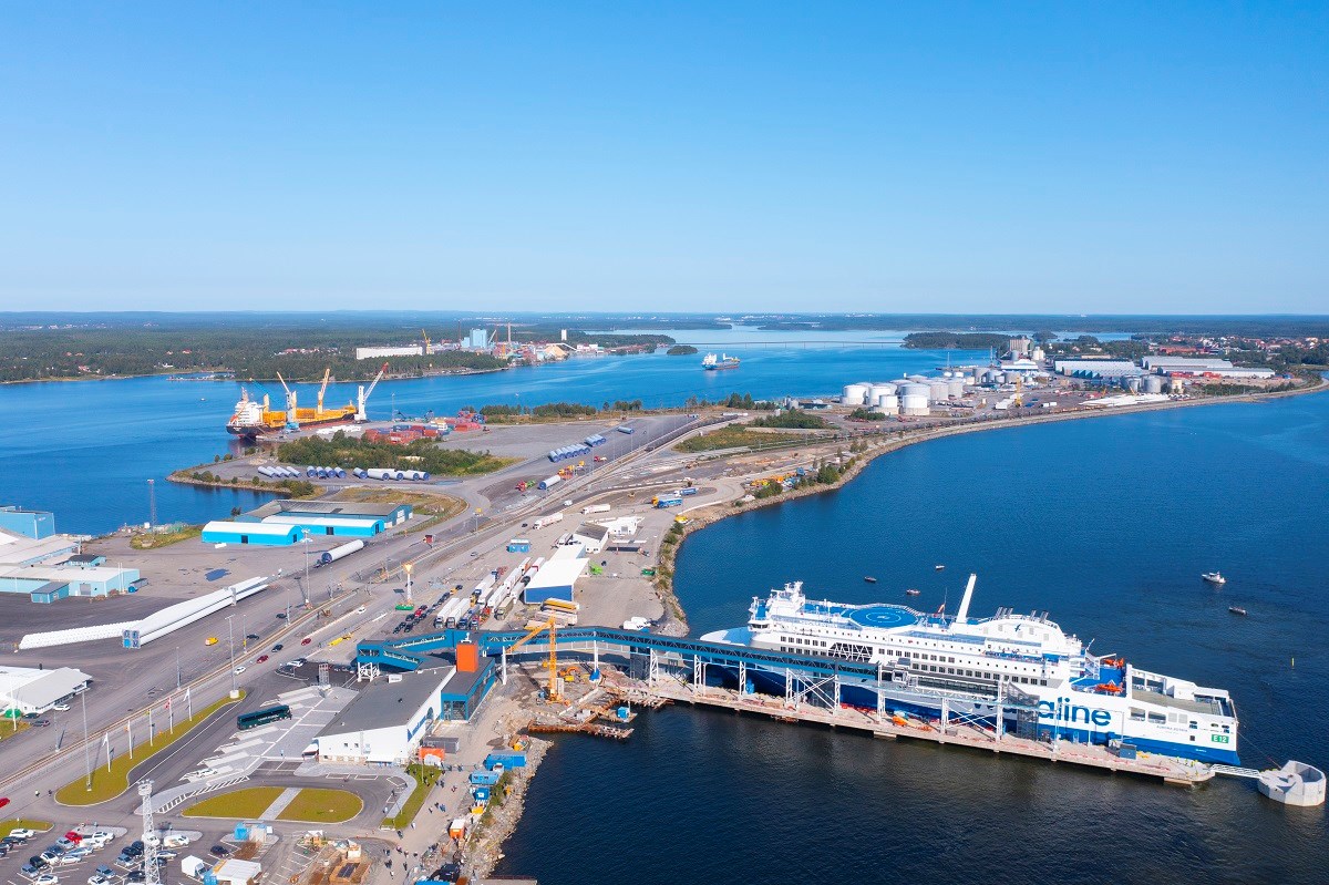 Färjan Aurora Bottnia förbinder Umeå i Sverige med Vasa i Finland. Foto: Patrick Trädgårdh Färjan Aurora Bottnia förbinder Umeå i Sverige med Vasa i Finland.