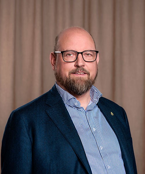 Fredrik Backman, rederidirektör Fredrik Backman i kontorsmiljö