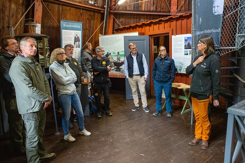 Sofia Hoas, Gotlands Museum och Gotska Sandöns Hembygdsförening berättade om den nya utställningen i fyrens bottenvåning.