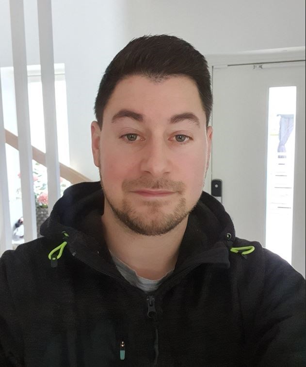 Patrik Mattsson, styrman på arbetsfartyget Fyrbjörn. Bild på Patrik Mattsson