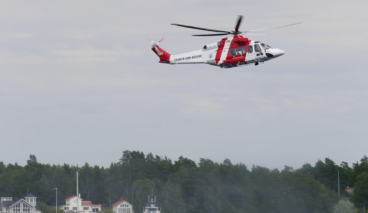 Räddningshelikopter i luften Räddningshelikopter i luften