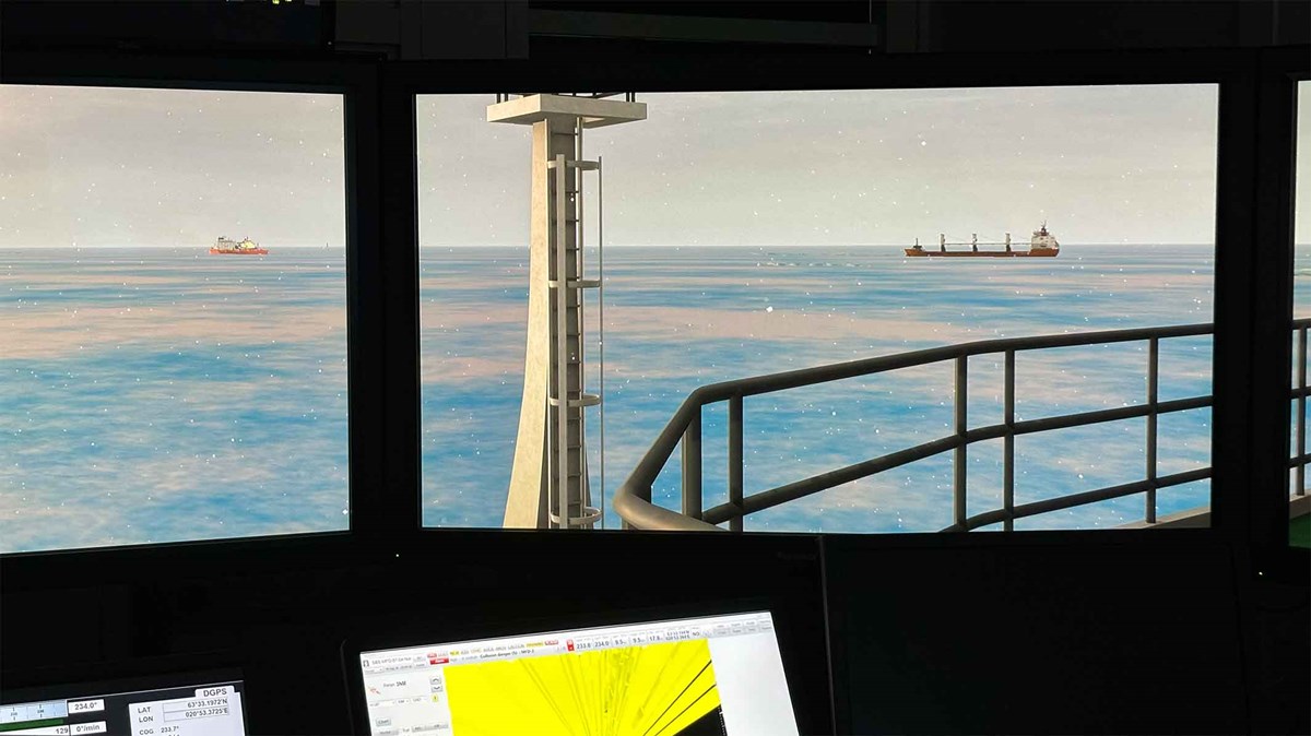 Bild på en av skärmarna med simulering av skärgård i bakgrunden