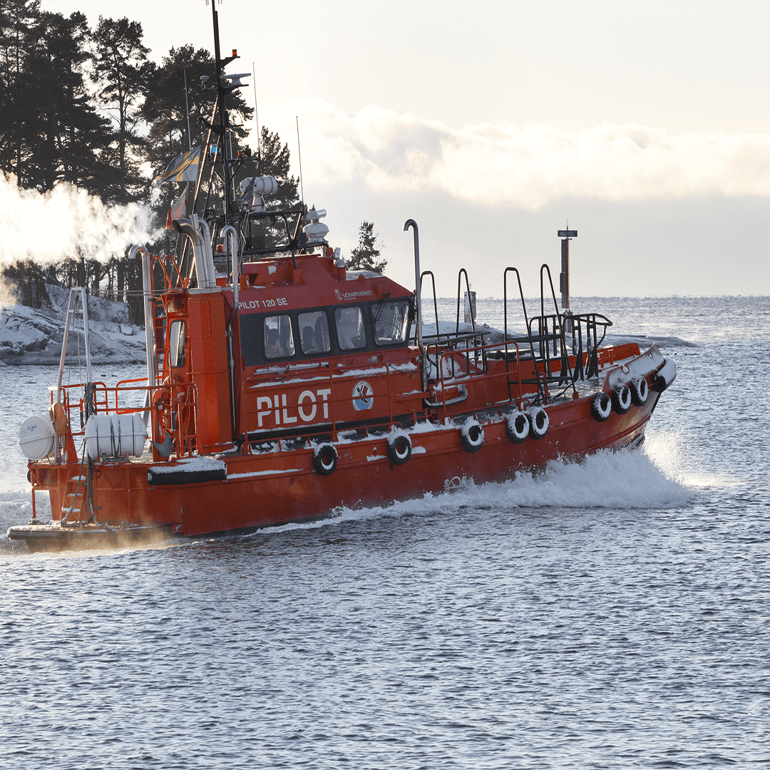 Lotsbåt på väg till sjöss