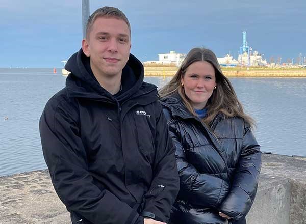 Porträtt på Alice och anton som gjorde praktik på FOI