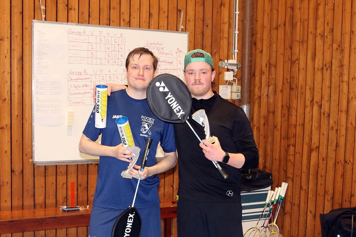 Två badmintonspelare har tagit emot sina priser